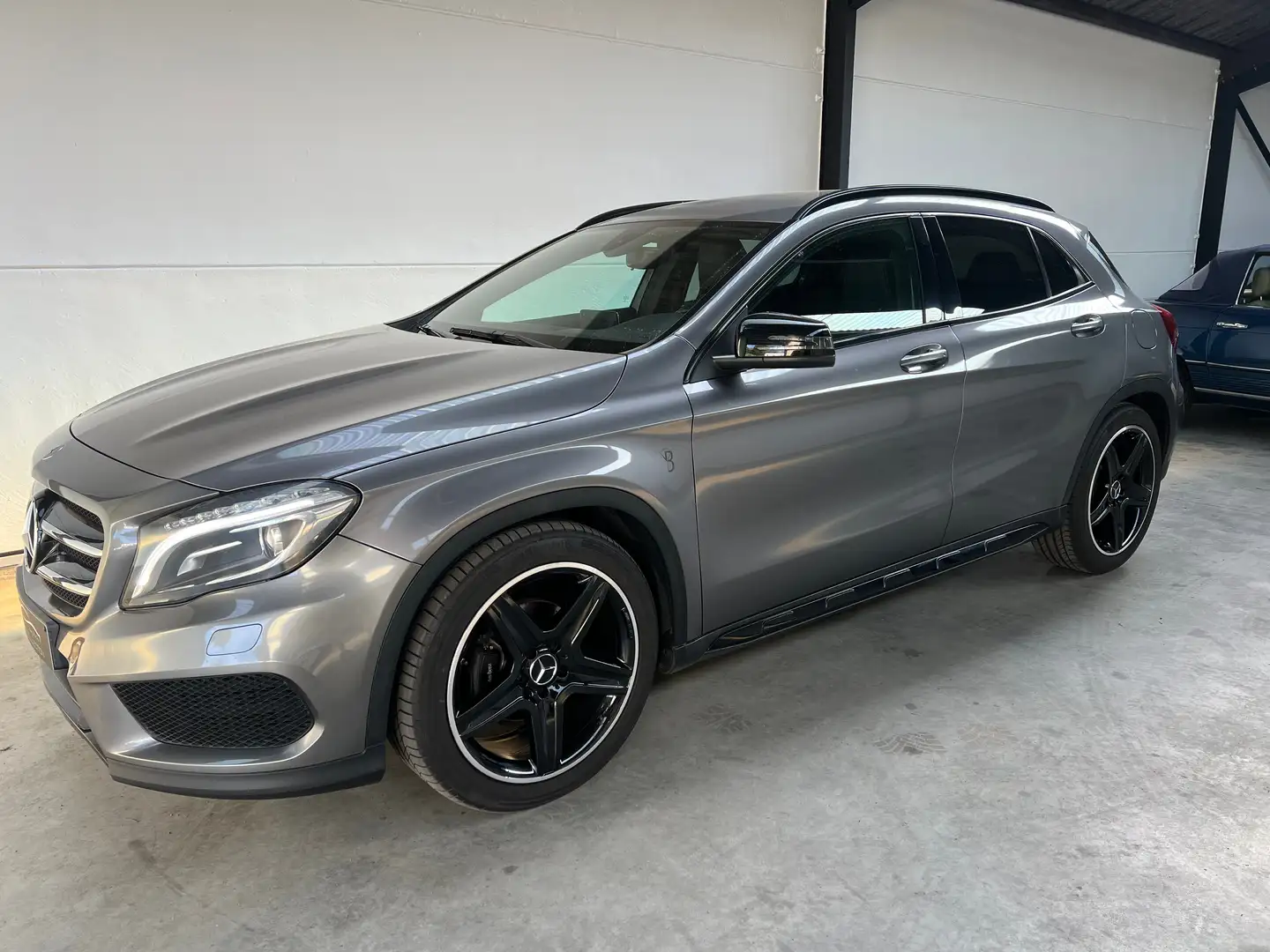 Mercedes-Benz GLA 180 d pack AMG Gris - 2