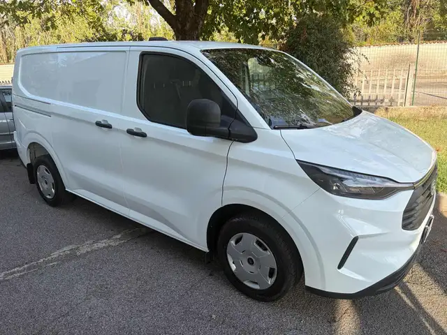 Ford Transit Custom view 3