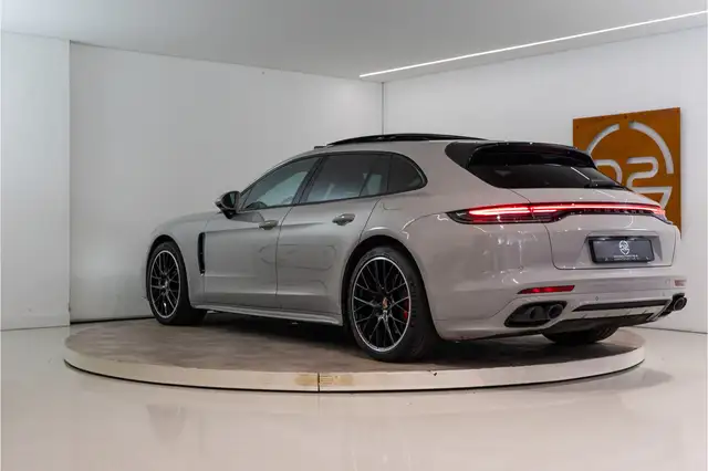 Porsche Panamera view 3