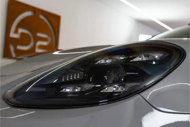 Porsche Panamera view 11