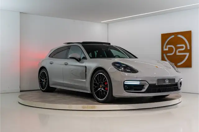 Porsche Panamera view 7