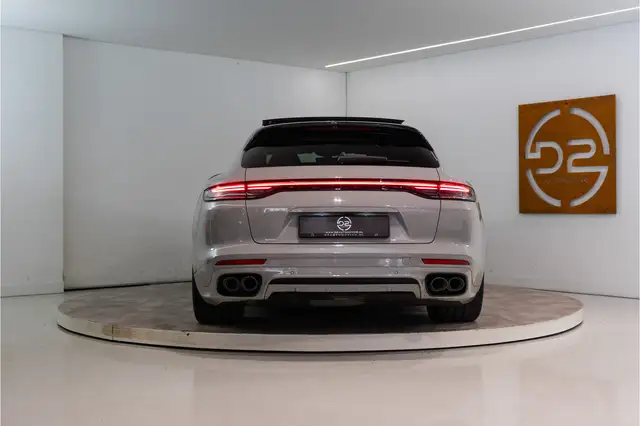 Porsche Panamera view 4