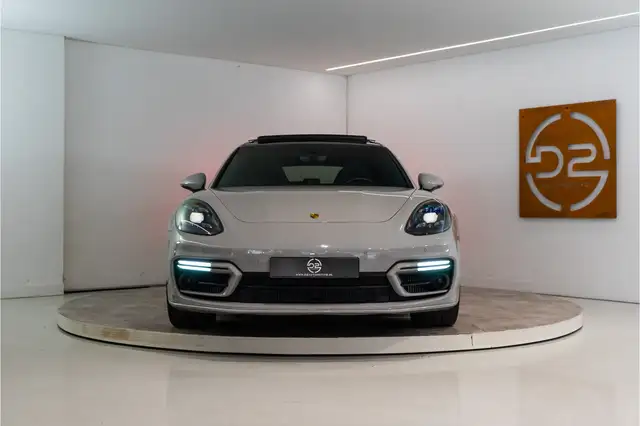 Porsche Panamera view 8