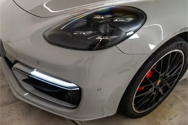 Porsche Panamera view 10