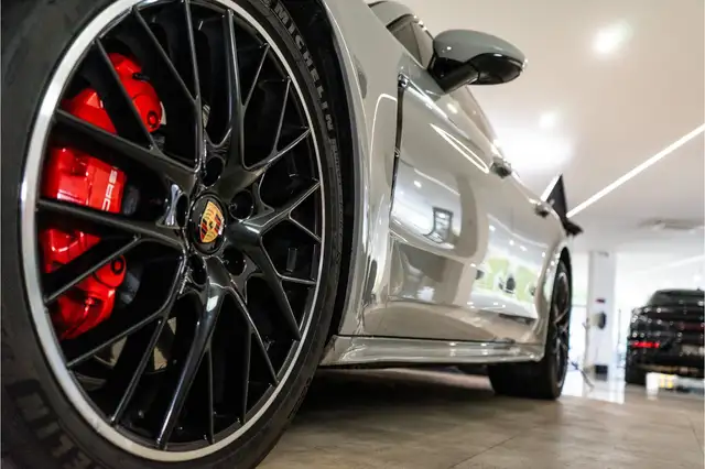 Porsche Panamera view 12