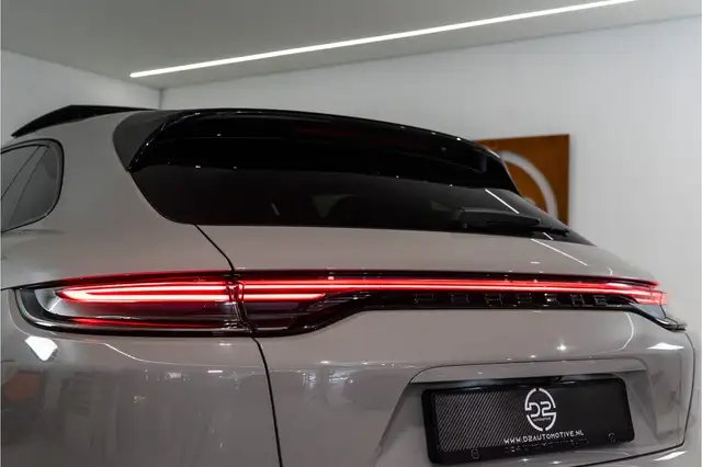 Porsche Panamera view 14