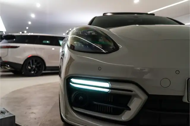 Porsche Panamera view 9