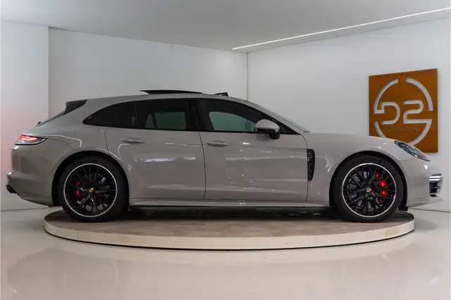 Porsche Panamera view 6