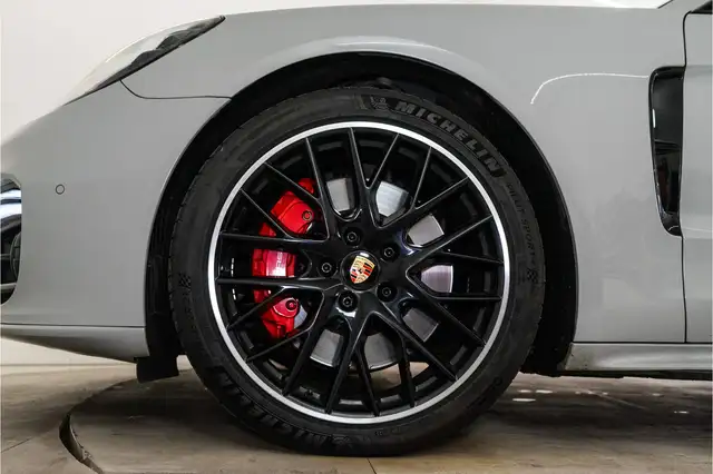 Porsche Panamera view 13