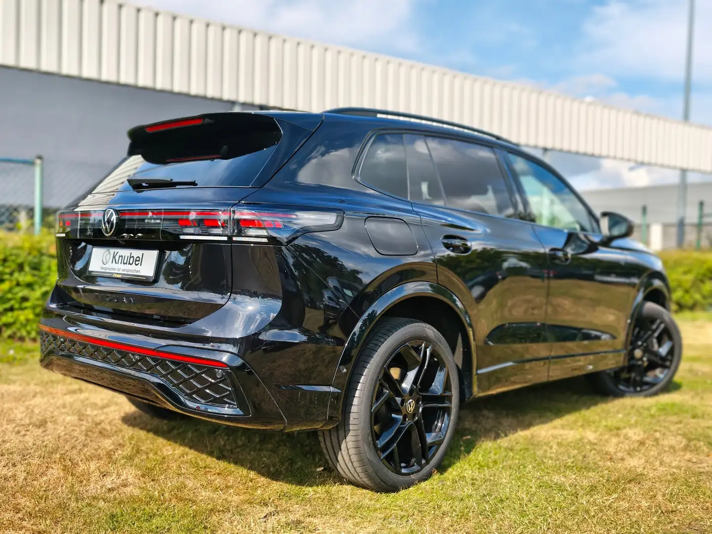 Volkswagen Tiguan R-Line 2.0 TDI DSG 4M Schwarz - 2