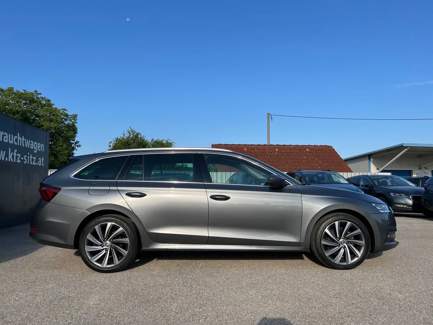 Skoda Octavia Combi 2,0 TDI Style DSG | NP €49.000 Grau - 2