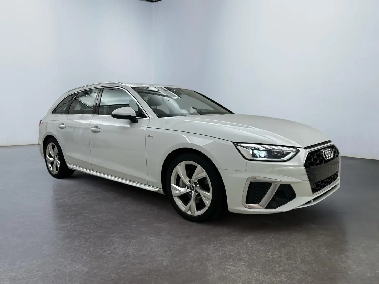 Audi A4 S Line Plus 40 2.0 TFSI 204PS/150kW S-tronic 20... Weiß - 1