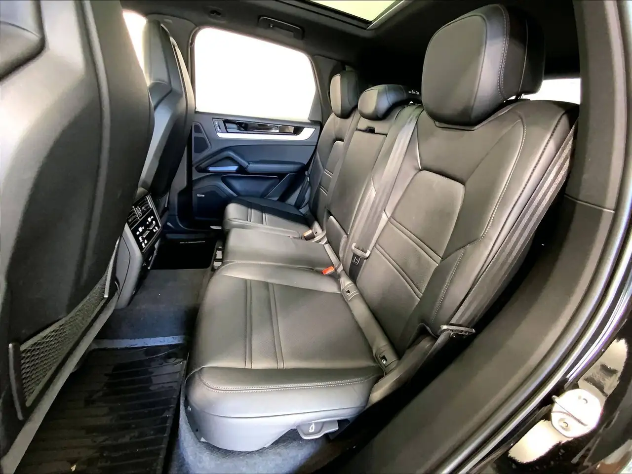 Porsche Cayenne снимка Porsche Cayenne