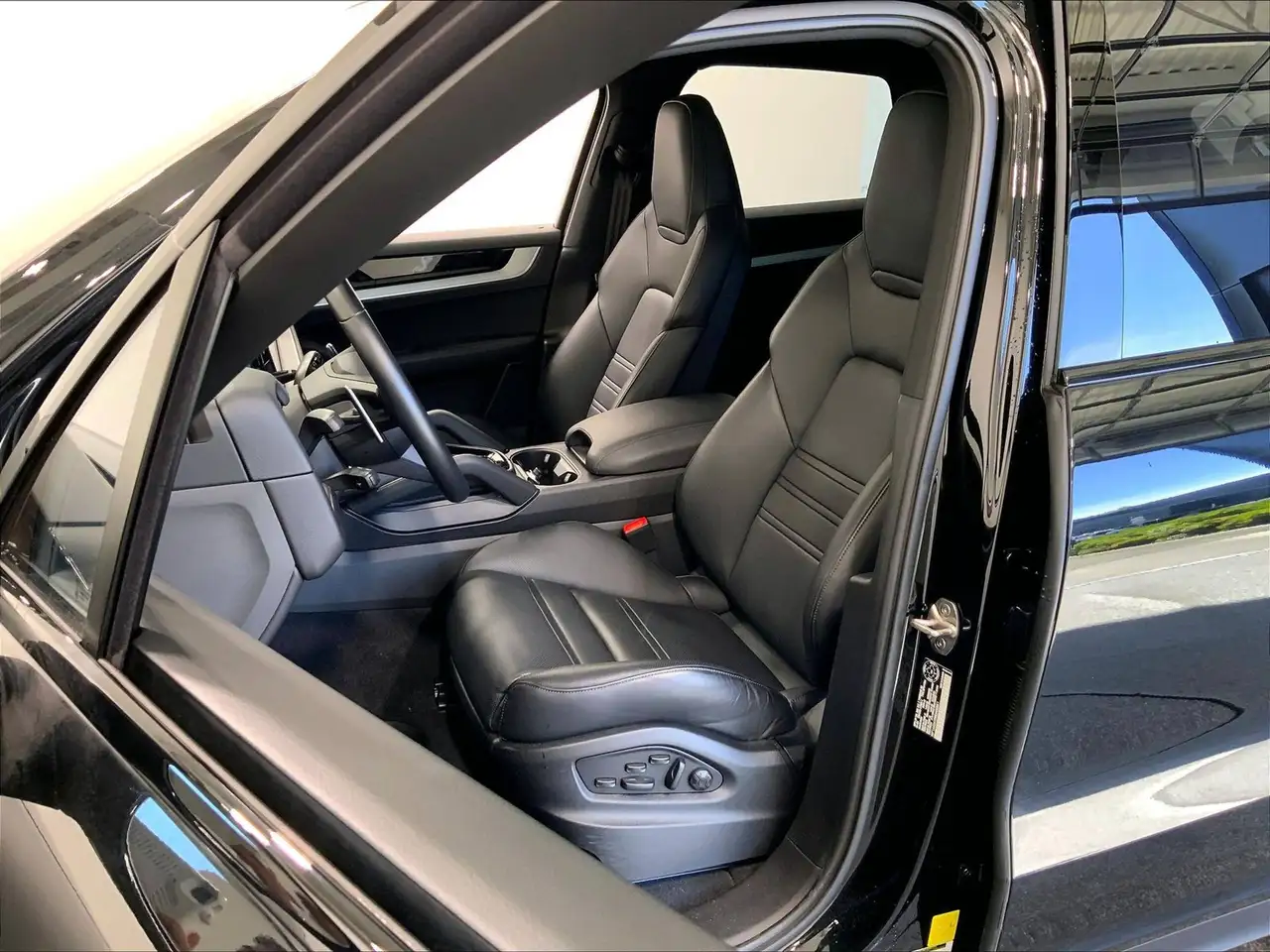 Porsche Cayenne снимка Porsche Cayenne