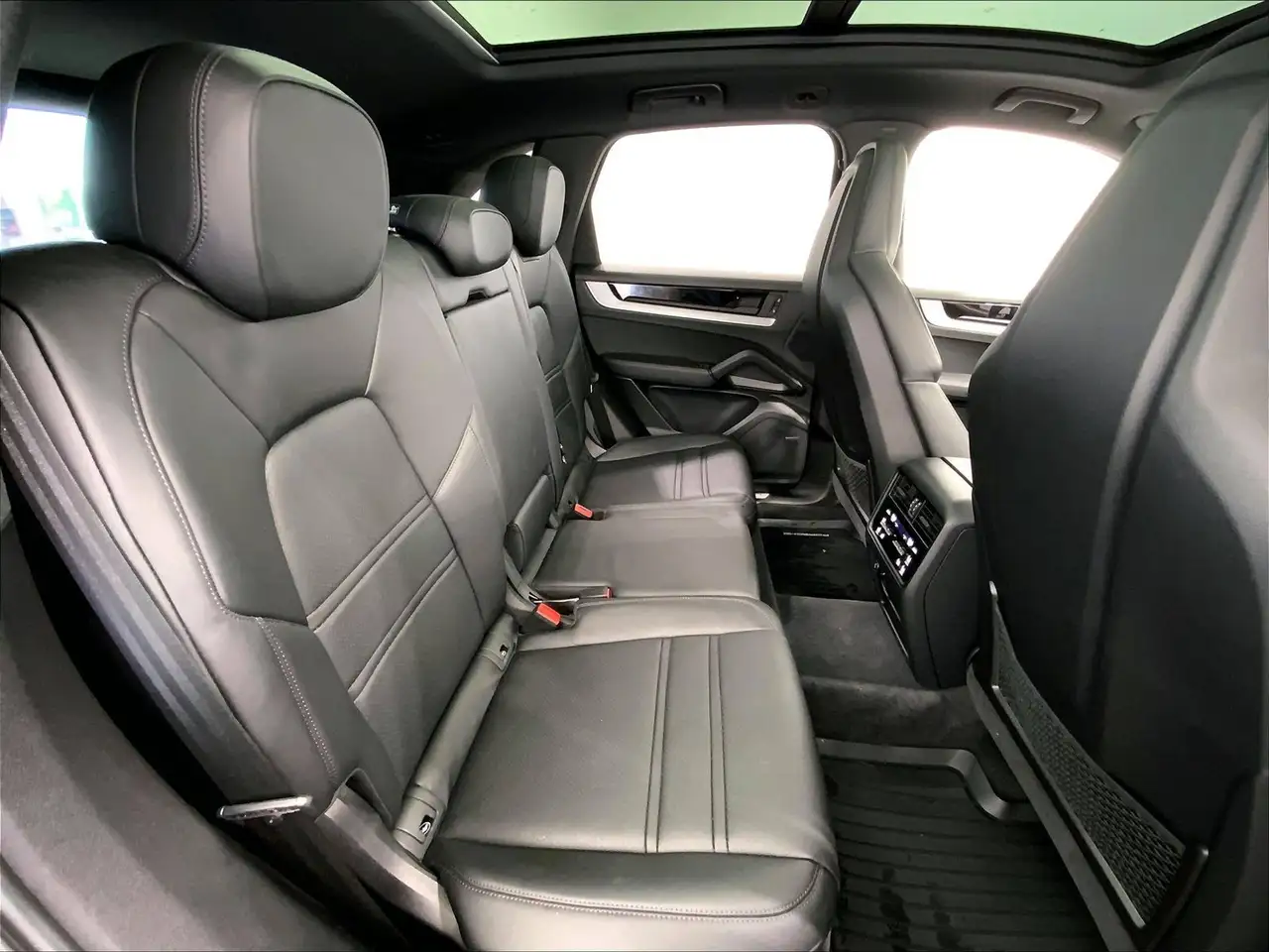 Porsche Cayenne снимка Porsche Cayenne
