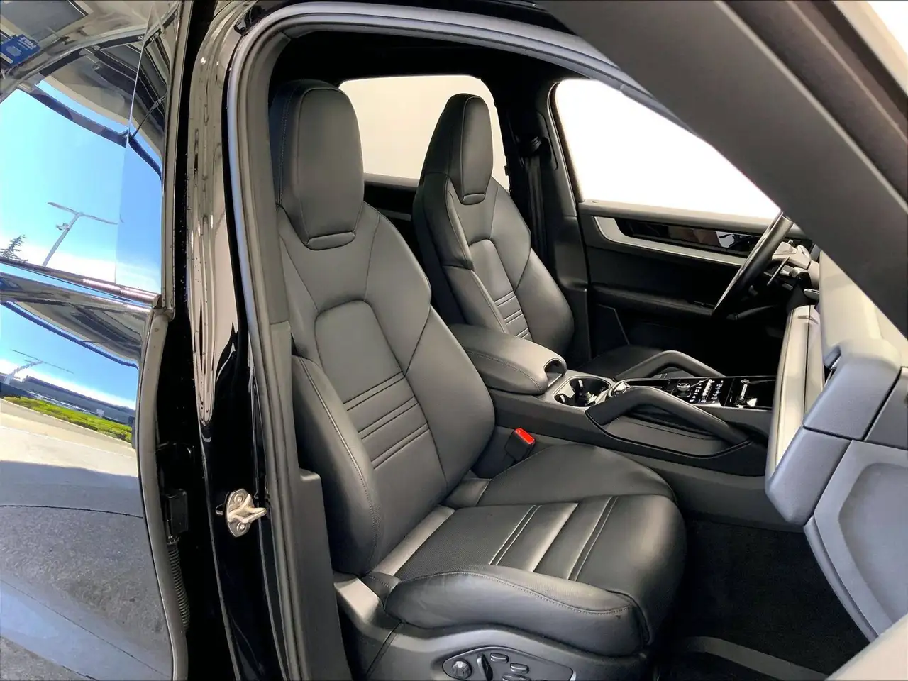 Porsche Cayenne снимка Porsche Cayenne