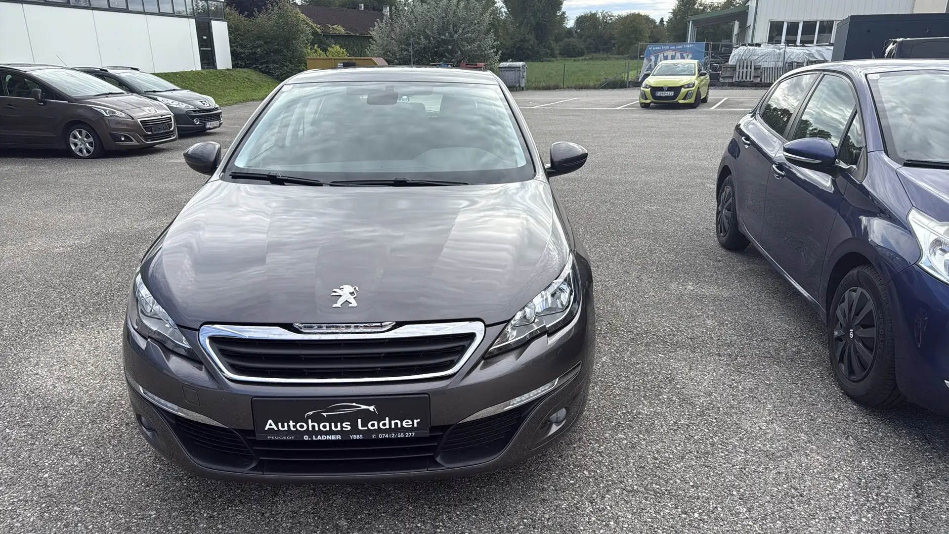 Peugeot 308 308 1,6 HDi 92 FAP Active Active Grau - 2