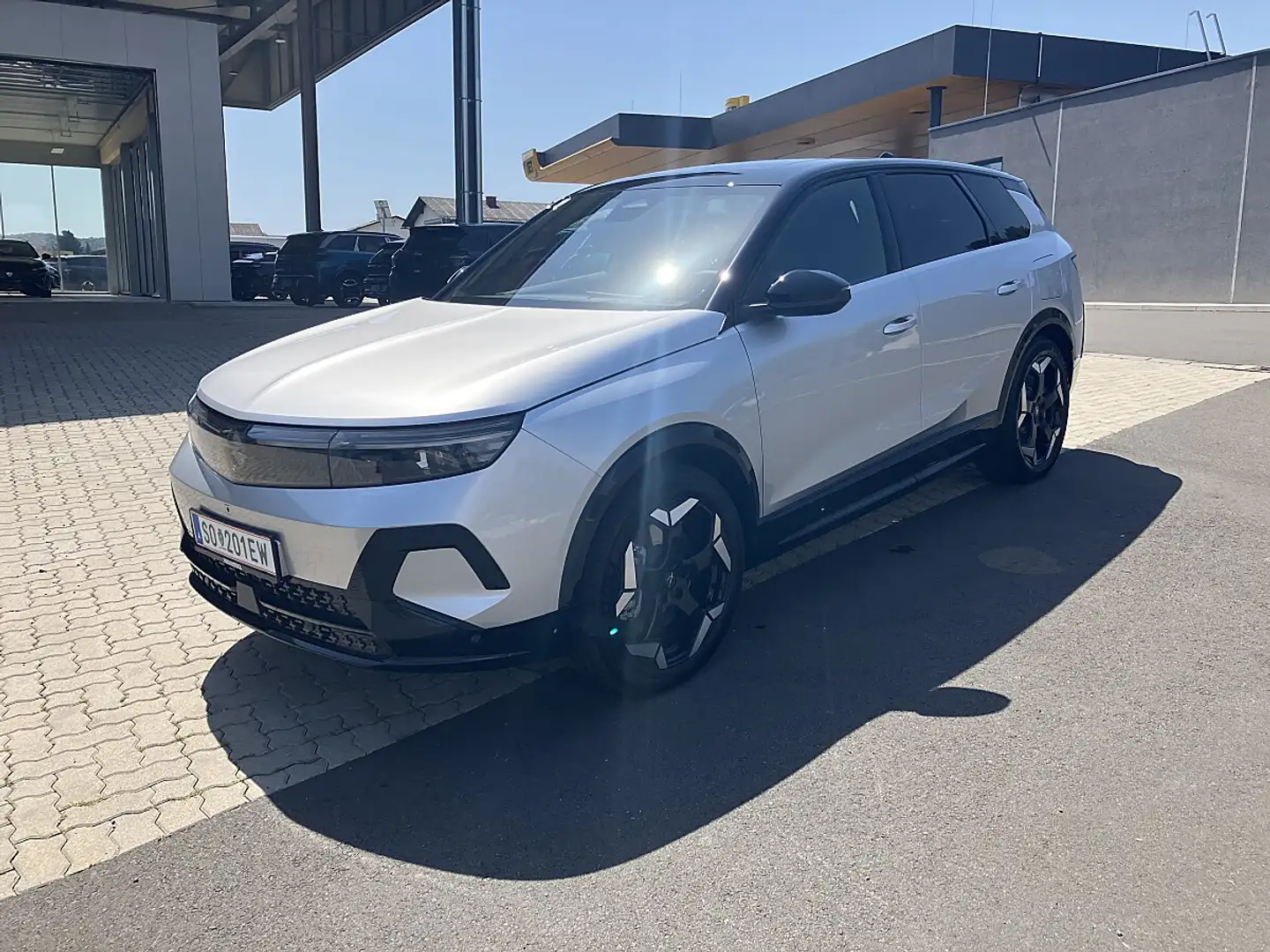 Opel Grandland Electric 73kWh AWD Ultimate Silber - 1