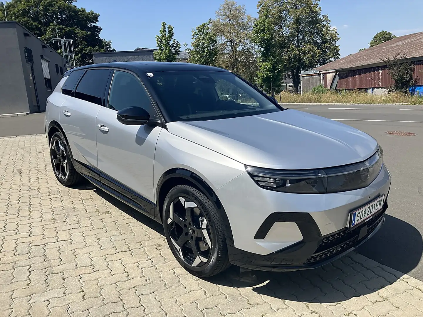 Opel Grandland Electric 73kWh AWD Ultimate Silber - 2