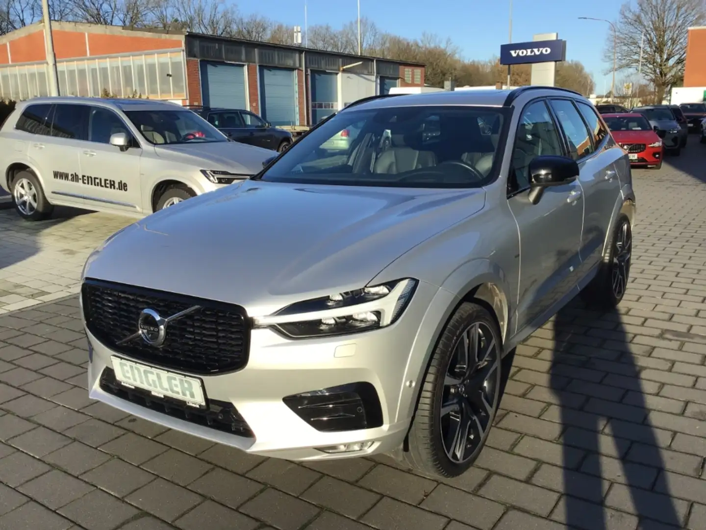 Volvo XC60 B5 (Diesel) R-Design AWD PanoDach Stdhzg. Silber - 2