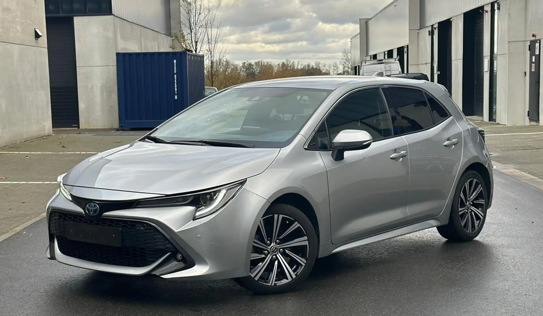 Toyota Corolla 1.8 AUT. HYBRID DESIGN SEMI-CUIR LED TVA Gris - 1