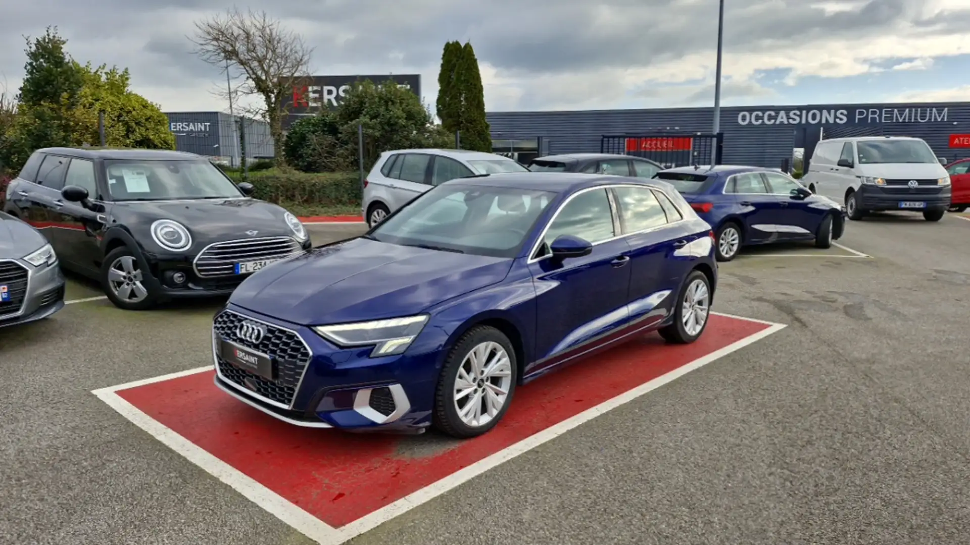 Audi A3 35 TFSI 150 DESIGN LUXE Bleu - 1