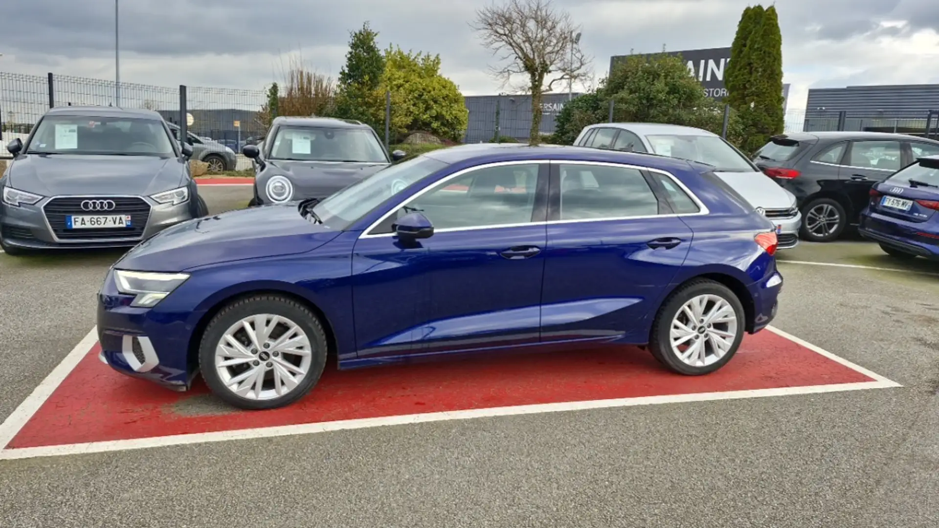 Audi A3 35 TFSI 150 DESIGN LUXE Bleu - 2