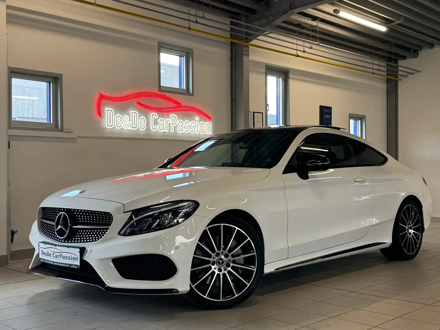 Mercedes-Benz C 300 C 300 AMG-Line*PANO+Burmester+RFK+NightPaket*BRD Bílá - 2