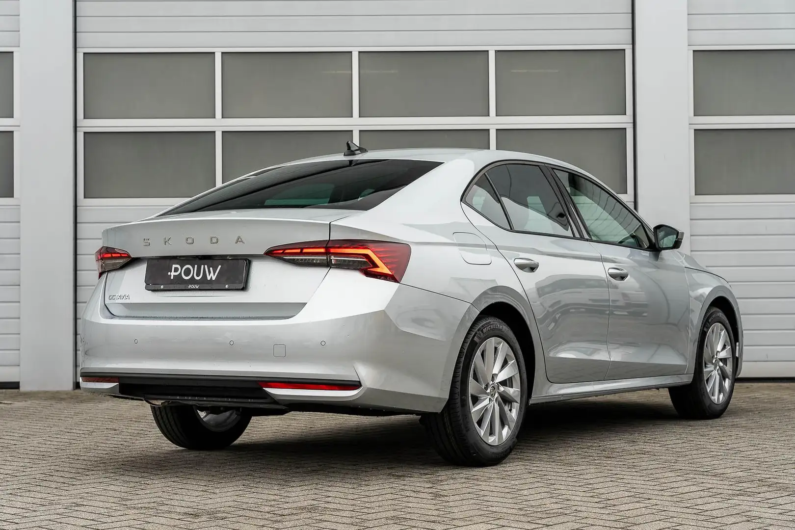 Skoda Octavia 1.5 TSI 115pk DSG MHEV First Edition Skoda Octavia Argent - 2