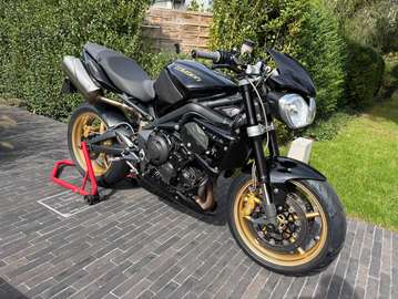 Street Triple R 675 - model 2011