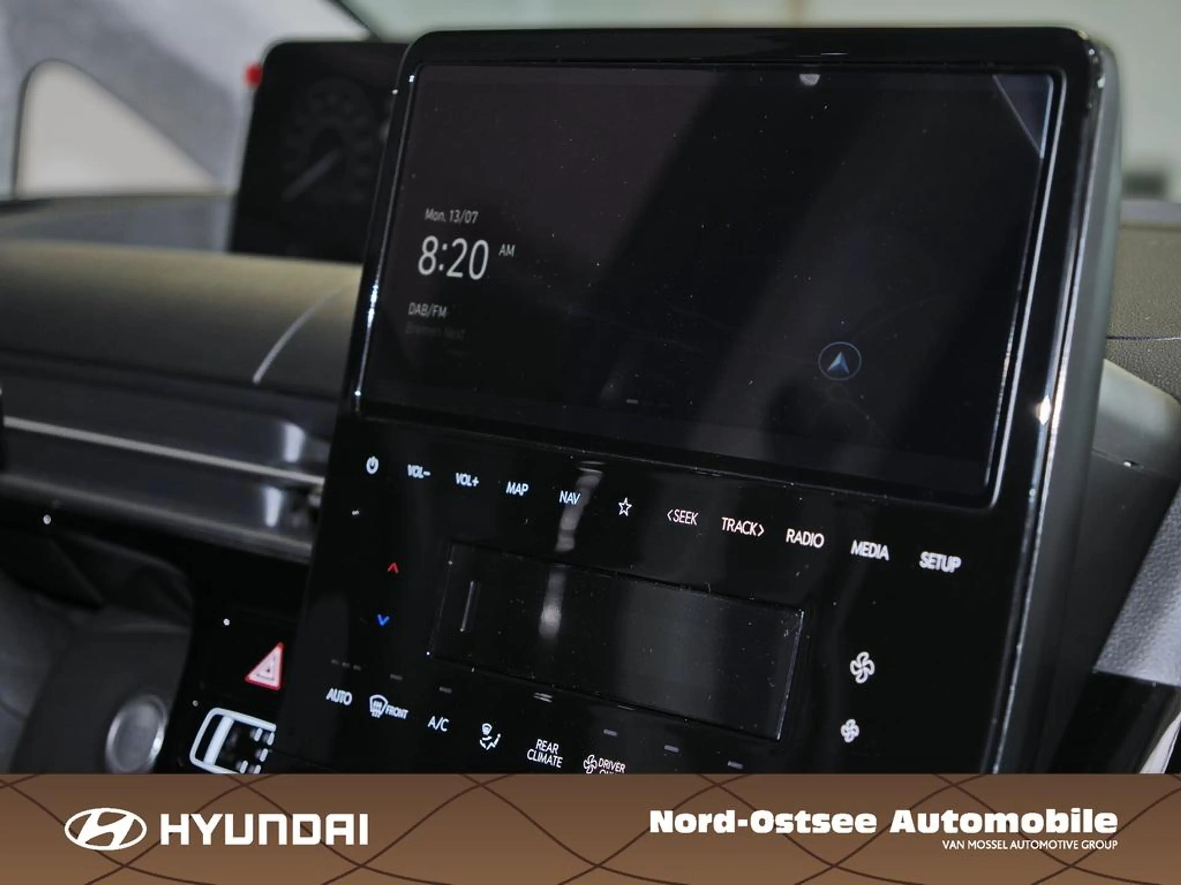 Hyundai STARIA HEV 7-Sitzer Signature 360 4xSHZ ACC AUT — photo 11