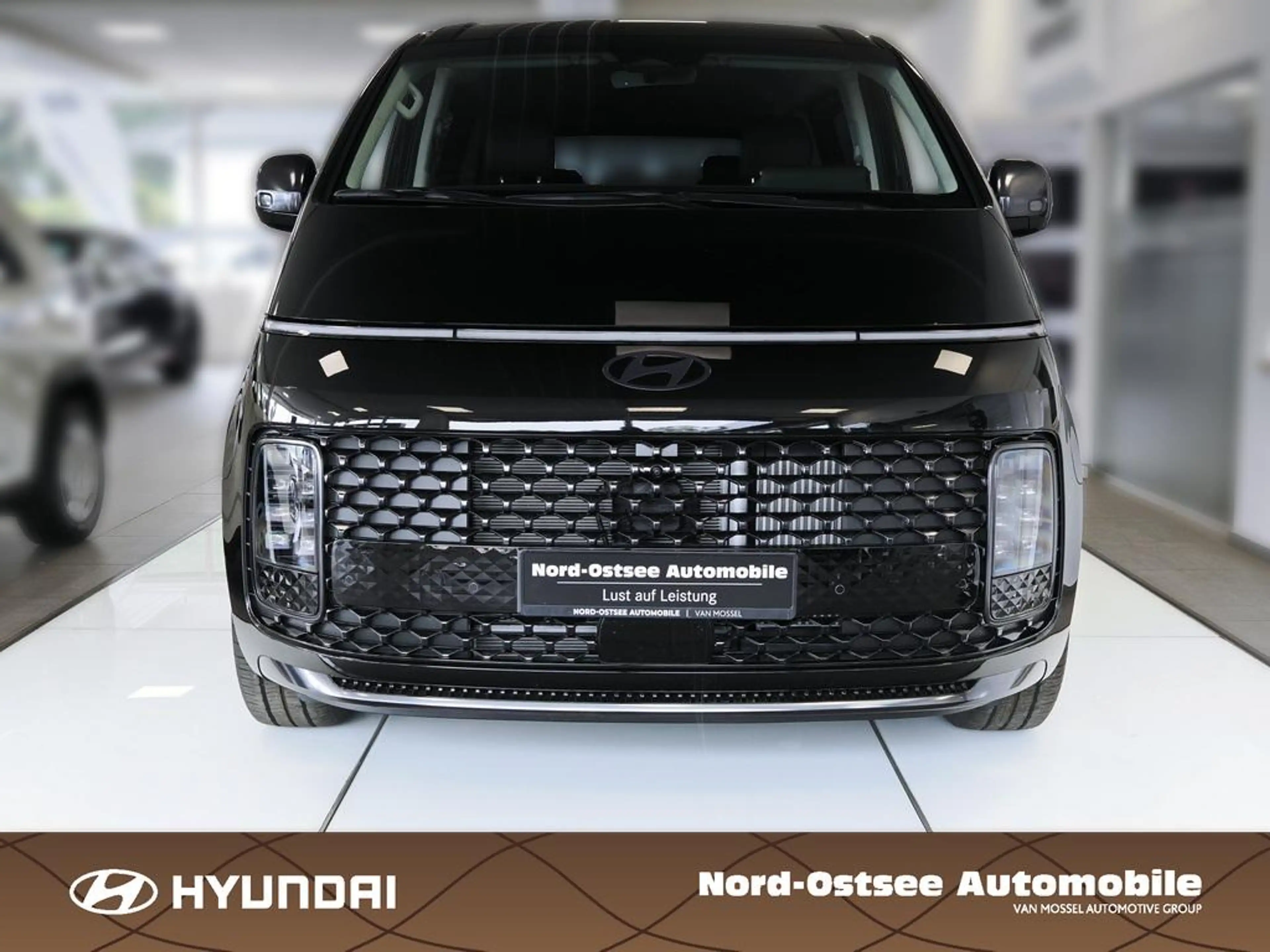Hyundai STARIA HEV 7-Sitzer Signature 360 4xSHZ ACC AUT — photo 3