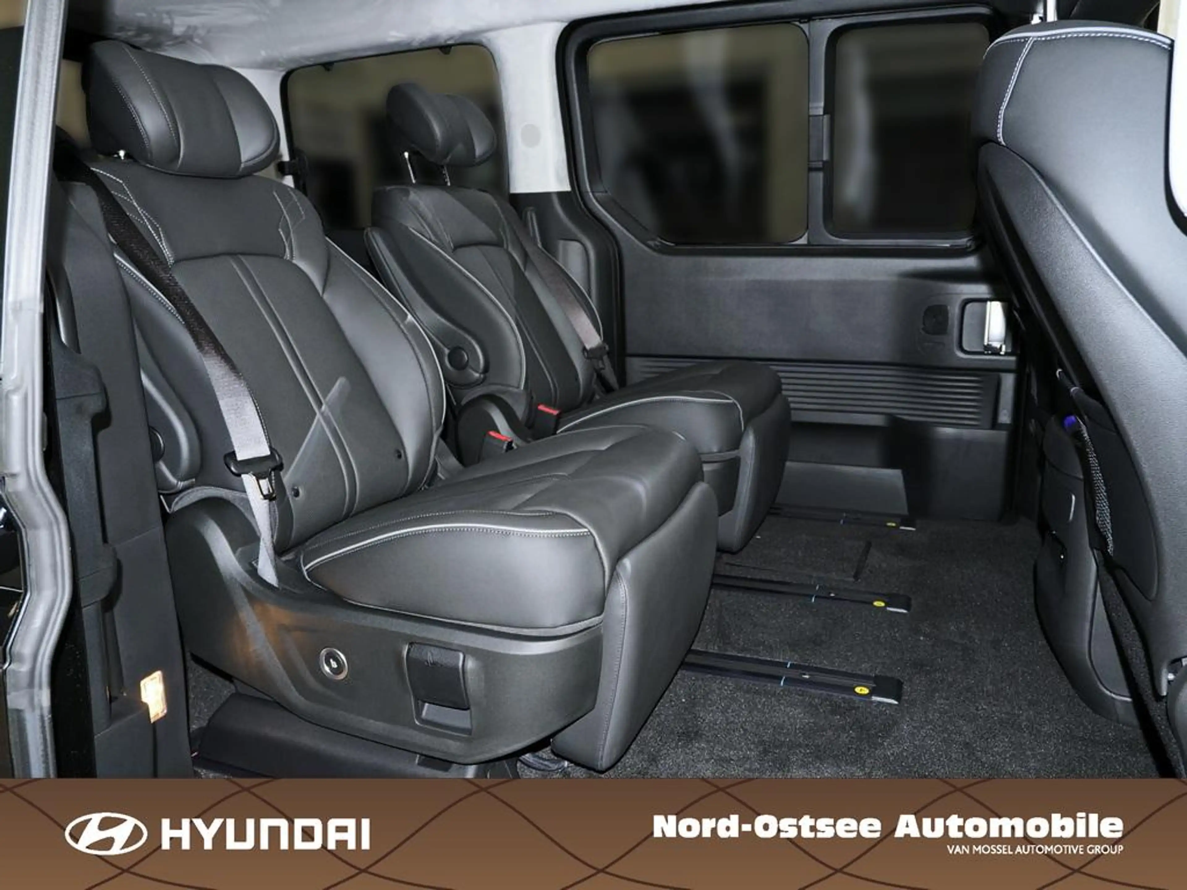Hyundai STARIA HEV 7-Sitzer Signature 360 4xSHZ ACC AUT — photo 13