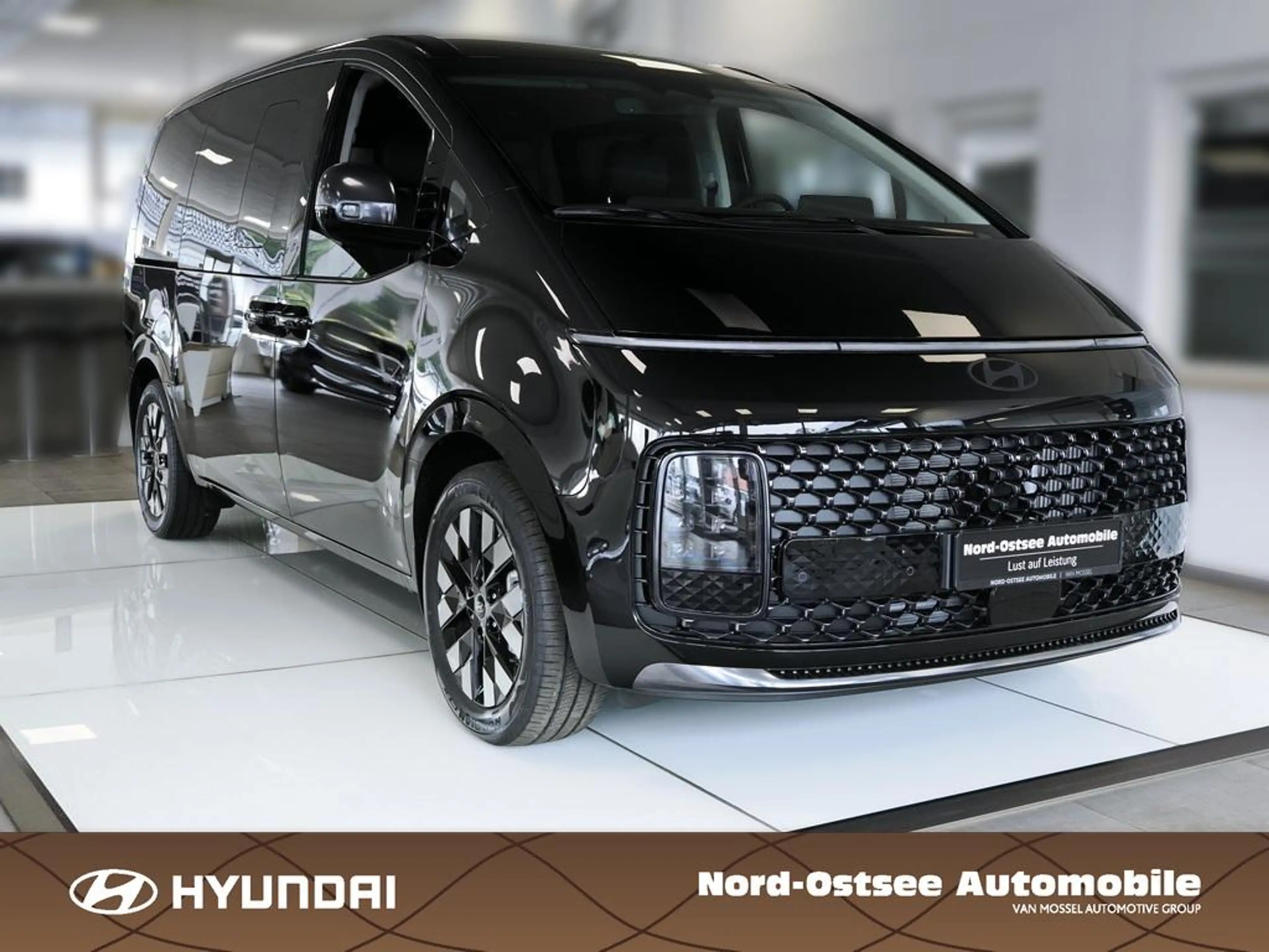 Hyundai STARIA HEV 7-Sitzer Signature 360 4xSHZ ACC AUT — photo 4