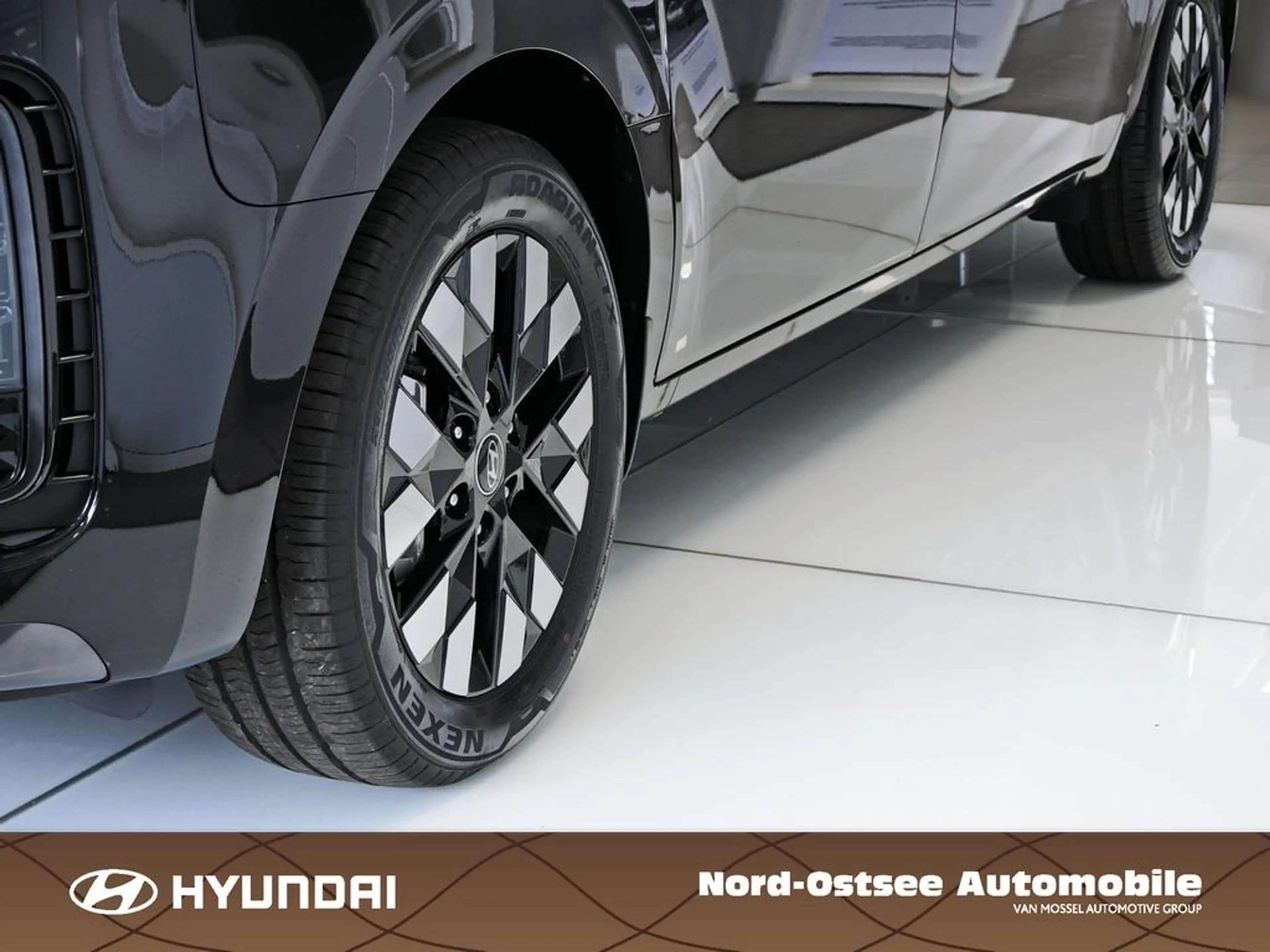Hyundai STARIA HEV 7-Sitzer Signature 360 4xSHZ ACC AUT — photo 6
