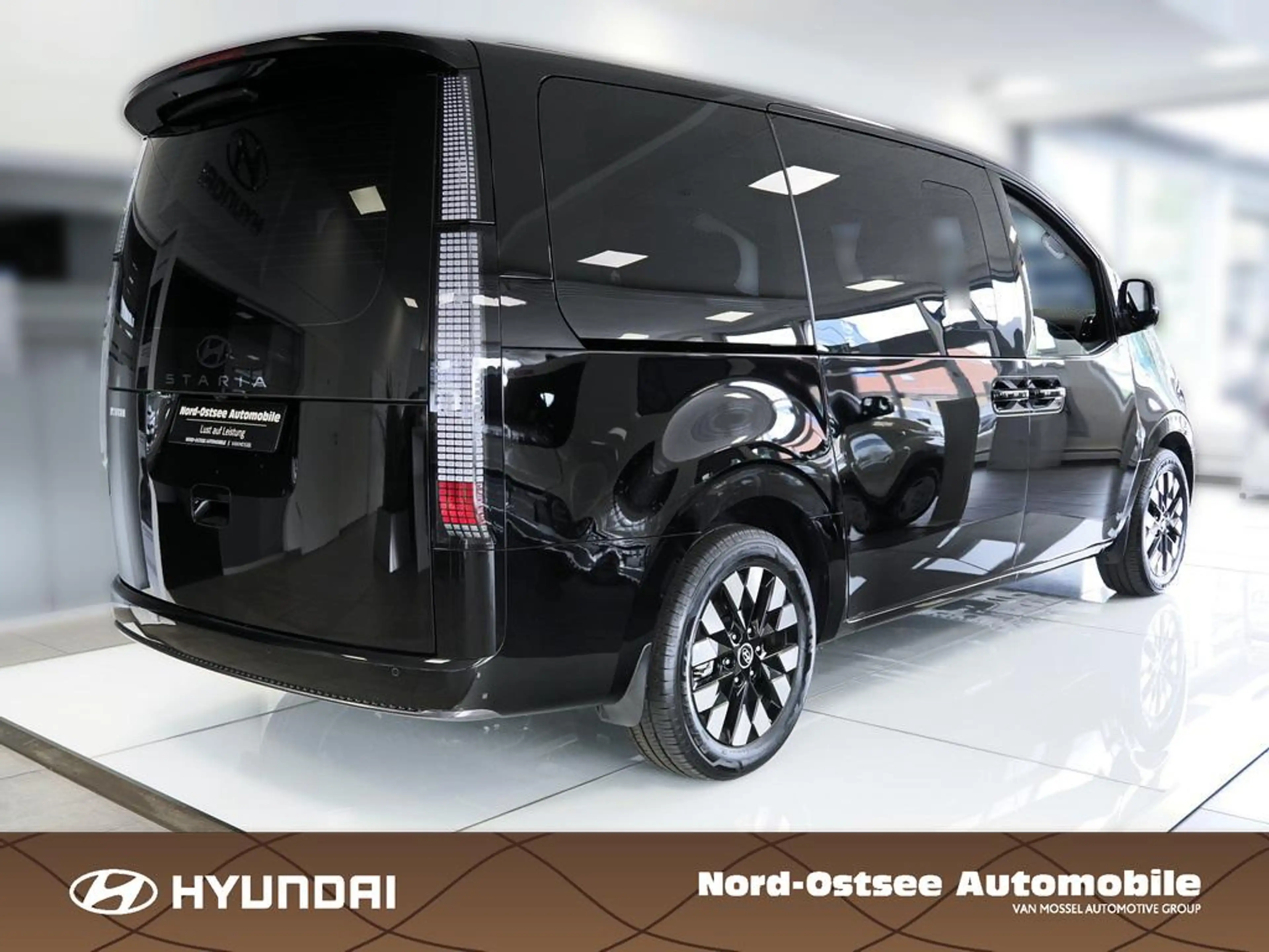 Hyundai STARIA HEV 7-Sitzer Signature 360 4xSHZ ACC AUT — photo 5