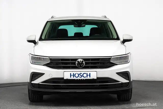 Volkswagen Tiguan view 2