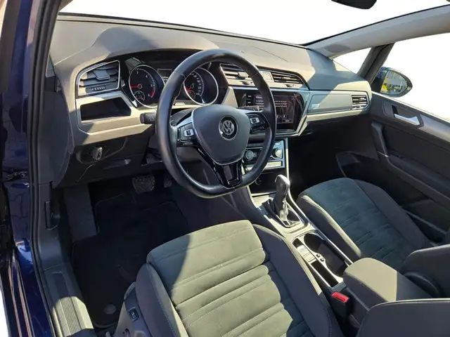 Volkswagen Touran view 4