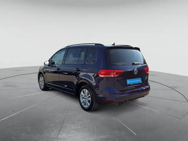 Volkswagen Touran view 3