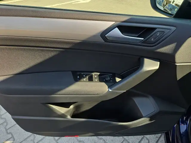 Volkswagen Touran view 16