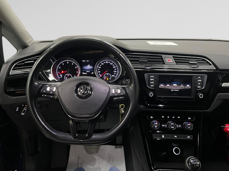 Volkswagen Touran 1.4 TSI Highline — photo 9