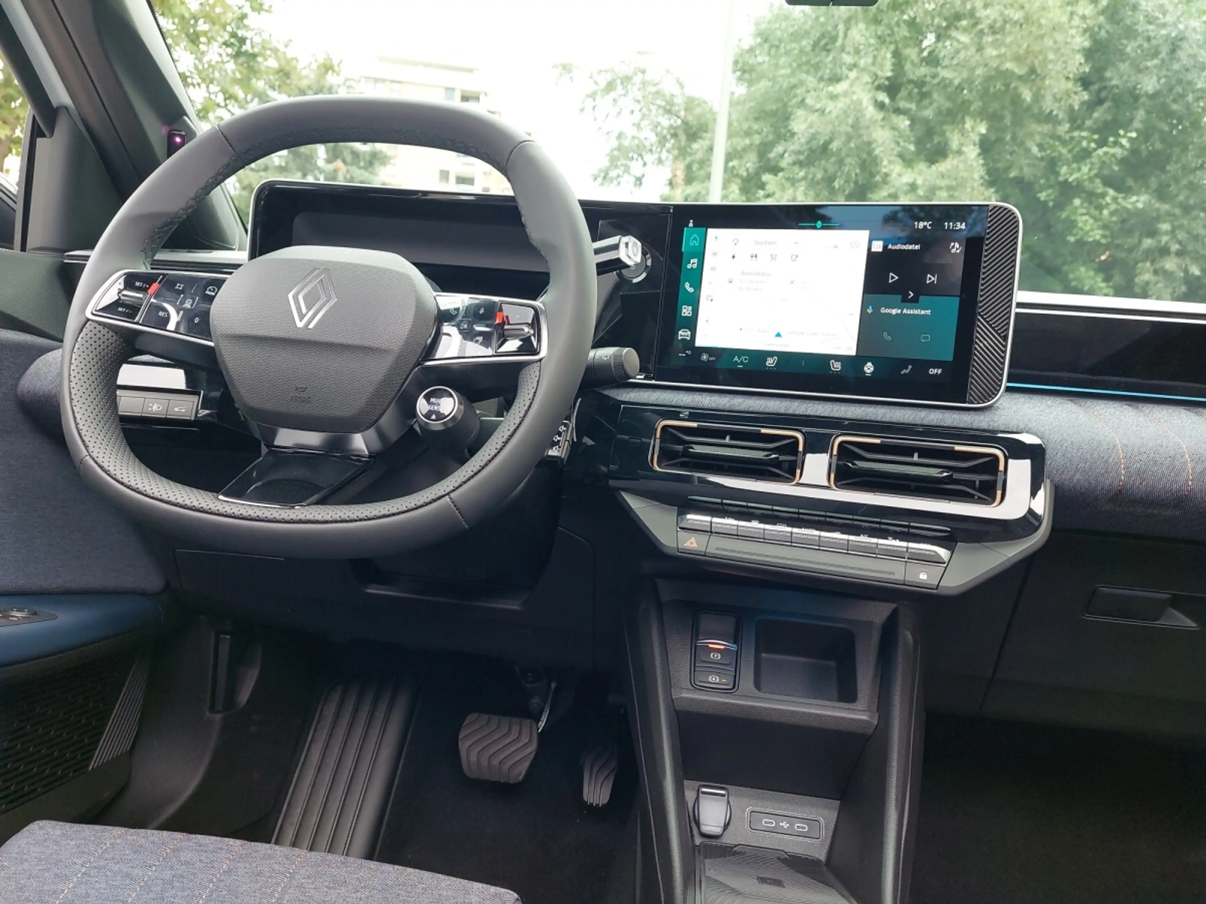 Renault R 4 RENAULT 4 E-TECH ELECTRIC Techno plein sud® — photo 9