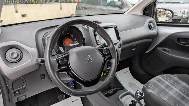 Peugeot 108 view 9