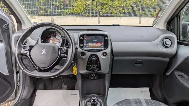 Peugeot 108 view 10
