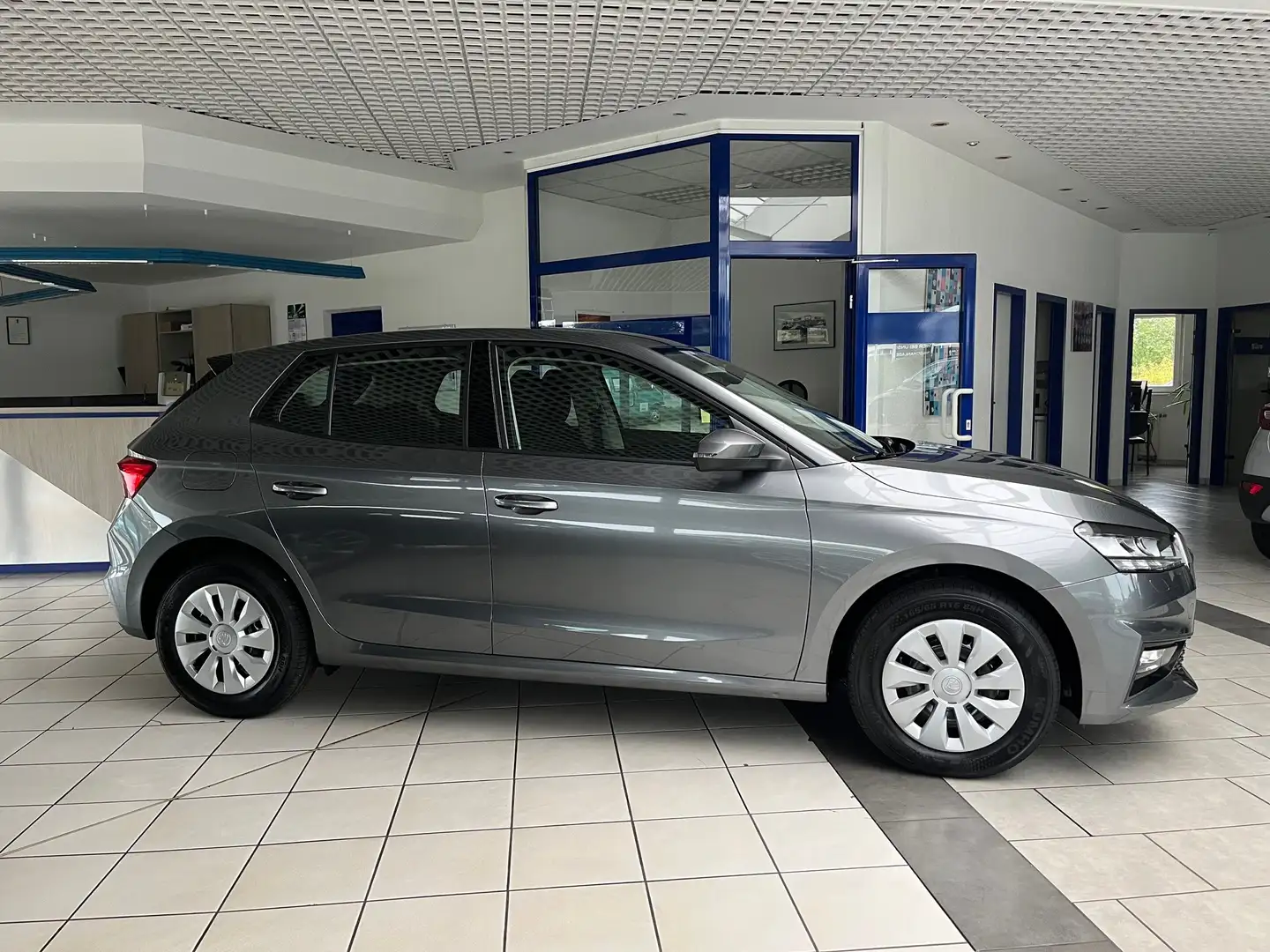 Skoda Fabia 1.0 TSI Essence,Sitzheiz,GRA,PDC,LED-SW Gris - 2