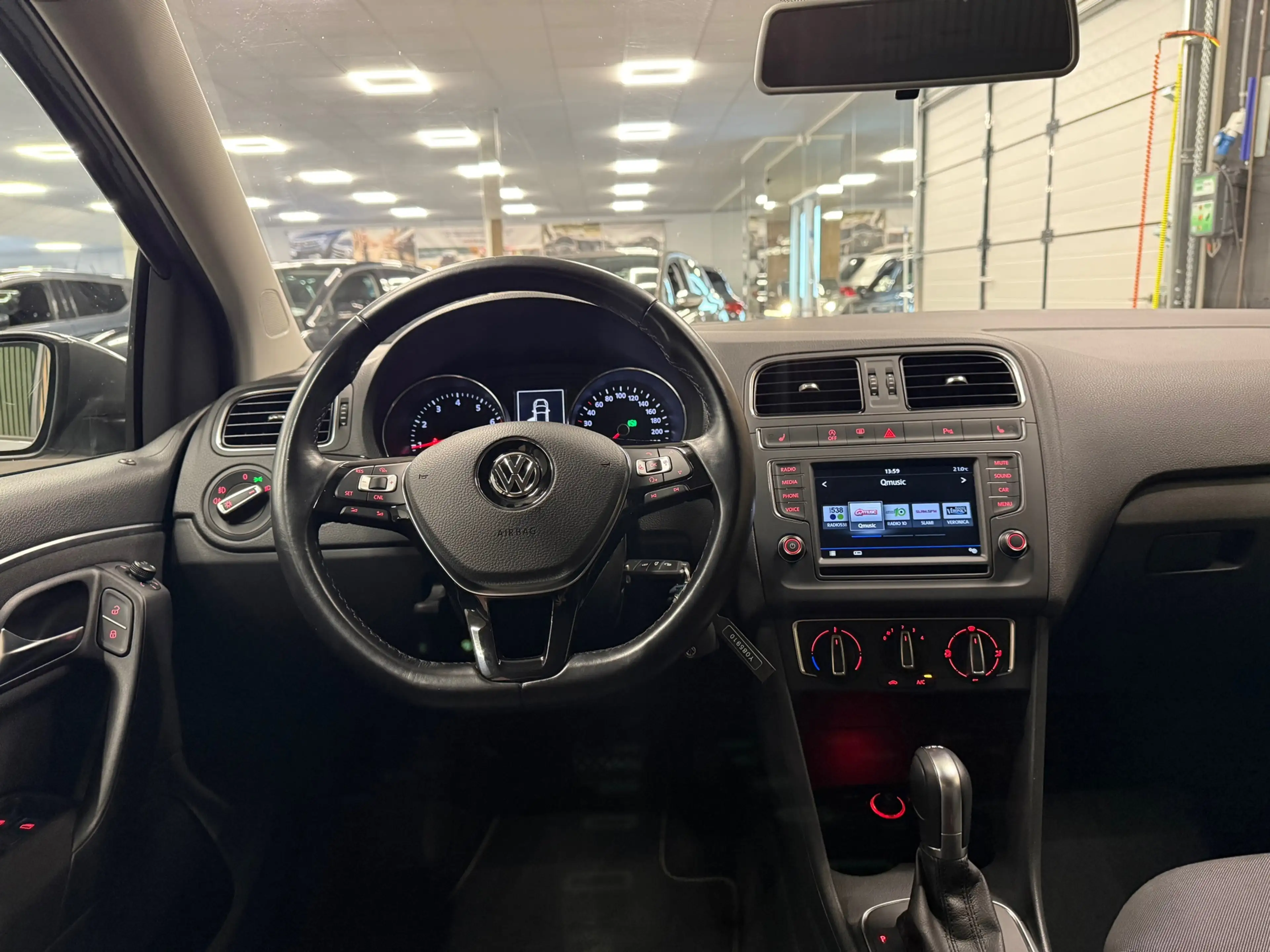 Volkswagen Polo 1.2 TSI Comfortline * Automaat / 1e Eig / Navigati — photo 21