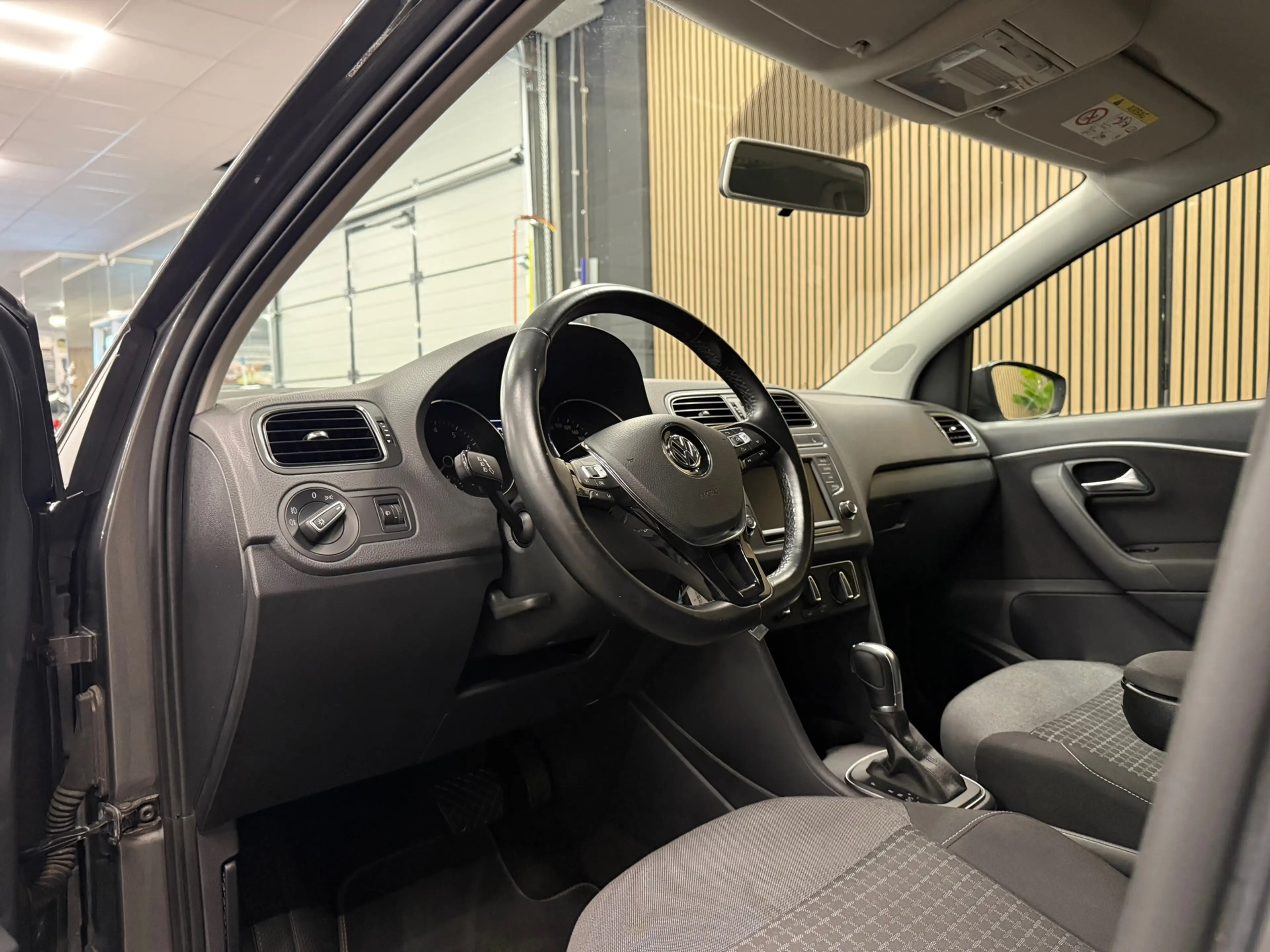 Volkswagen Polo 1.2 TSI Comfortline * Automaat / 1e Eig / Navigati — photo 12