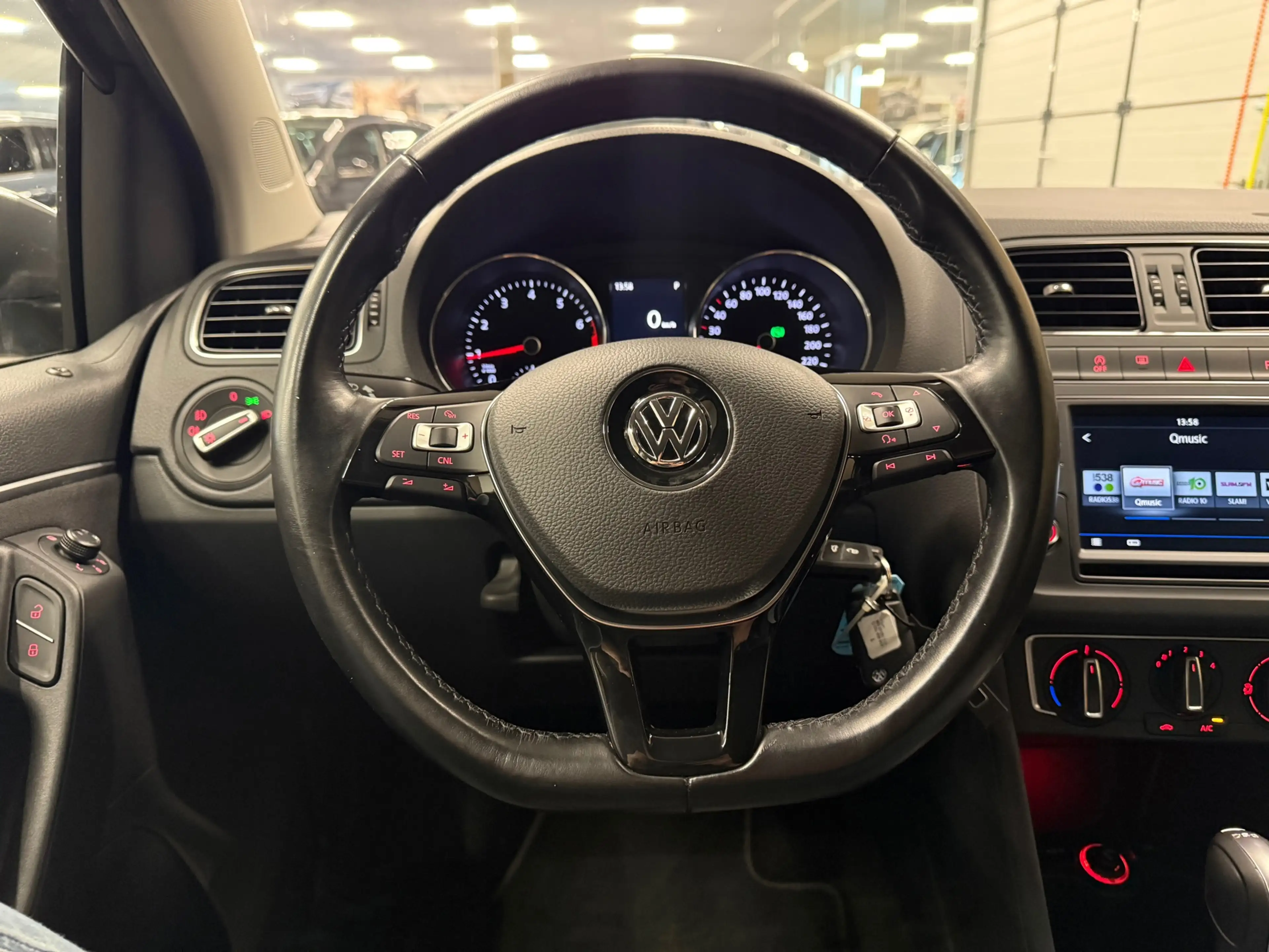 Volkswagen Polo 1.2 TSI Comfortline * Automaat / 1e Eig / Navigati — photo 13