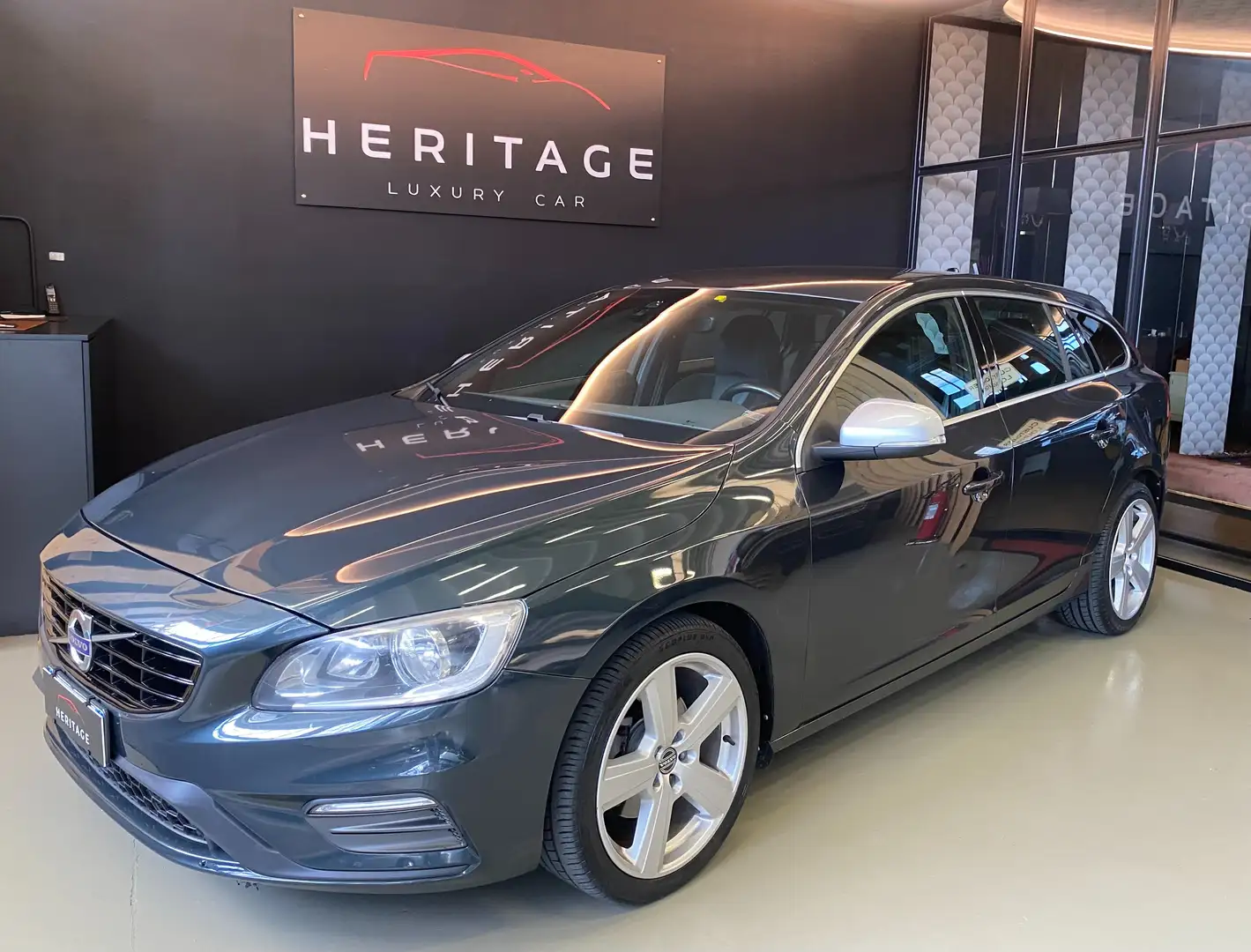 Volvo V60 V60 I 2014 2.0 d4 R-design (momentum) 190cv Grau - 1