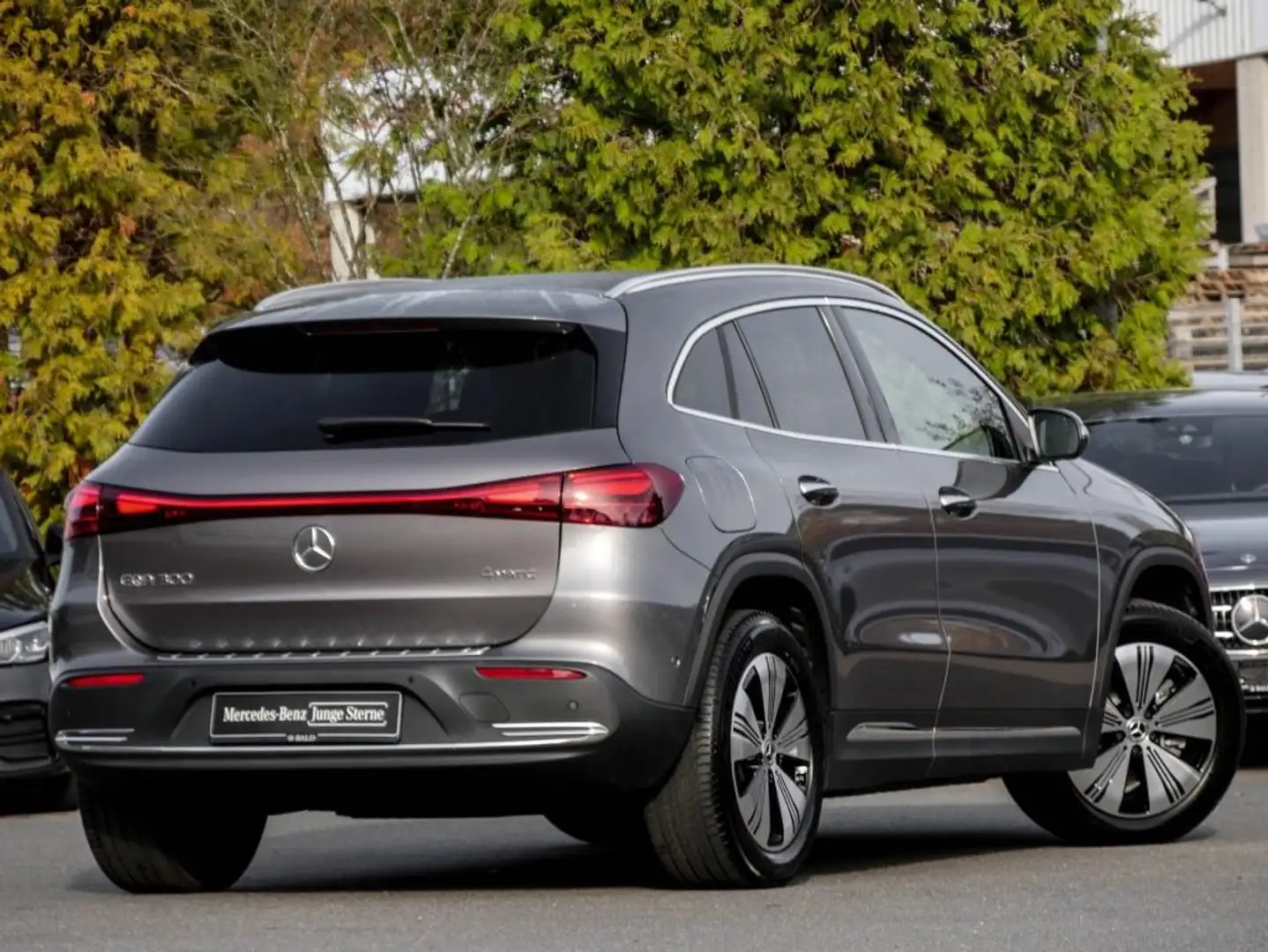 Mercedes-Benz EQA 300 4M Progressive/LED/360°/Ambi/Totw/Easy-P Grijs - 2